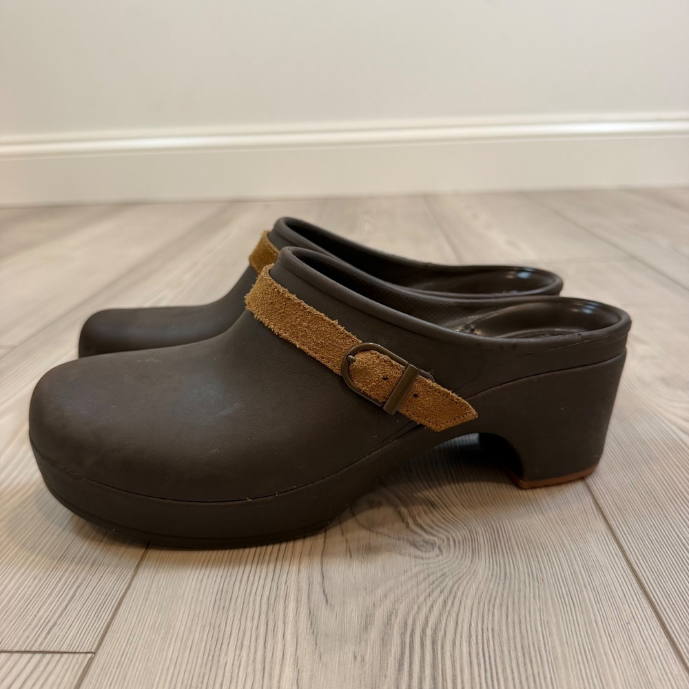 Crocs Sarah Mule Women's Size 10 Black And Brown Suede Strapped Clogs